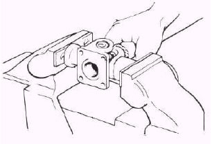 Suzuki Club UK - SCUK - Replacing UJ Method 1