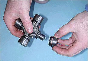 Suzuki Club UK - SCUK - Replacing UJ Method 1